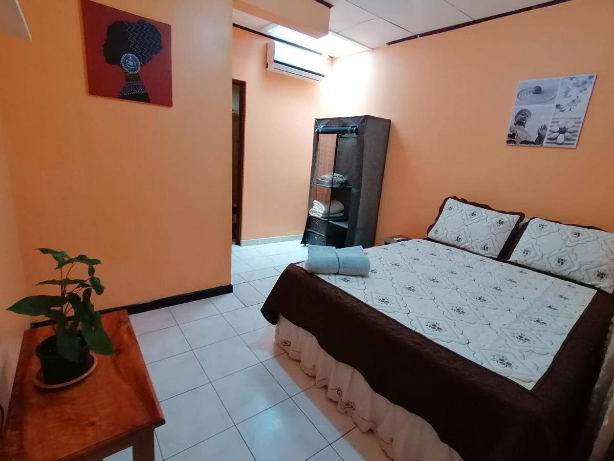 MARTA'S GUESTHOUSES, with self entry system in Limón City Exterior foto