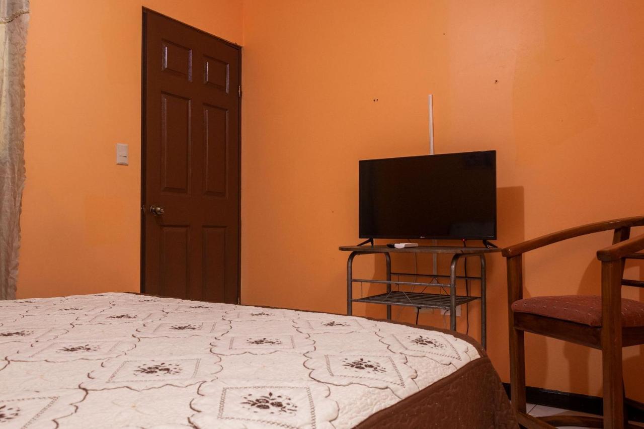 MARTA'S GUESTHOUSES, with self entry system in Limón City Exterior foto