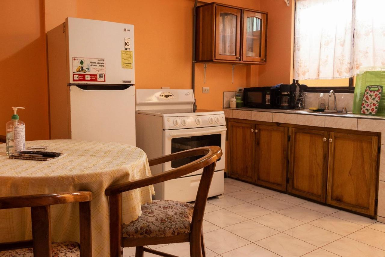 MARTA'S GUESTHOUSES, with self entry system in Limón City Exterior foto